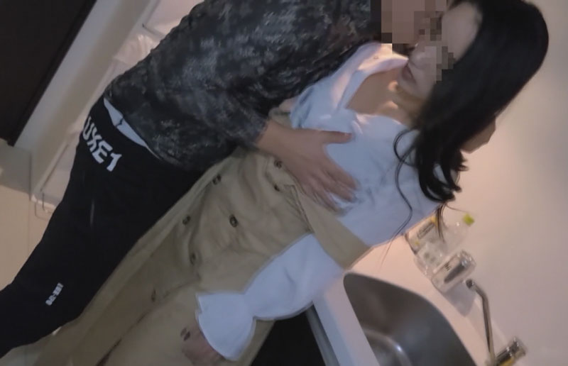 FC2PPV 3196643 [Individual] Next To The Newborn. . . A Half-Faced Wife Who Is On Maternity Leave Hides From Her Husband Because She Has Trouble Living And Is Burdened With Debt. While The New Wife&rsquo;s Body Is Stiff, She Quickly Becomes Soaked.