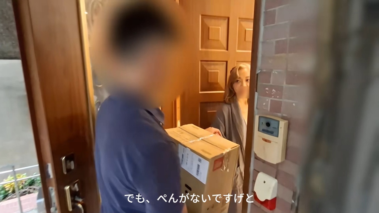 FC2PPV 4726082 Half Price Until 8/1!! Seducing A Delivery Man And Having Sex Right Away! The Pleasure Of A Wife Who Has Finished Her Morning Chores Is The Obscene Time Of Creampie Sex In The Afternoon&hellip;